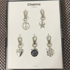 No Boundaries Silvertone Clip-On Jewelry Charms, 5 Pack